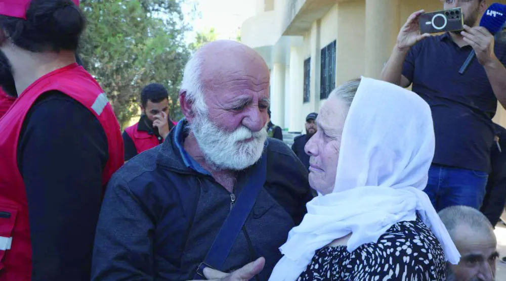 درزية من محافظة السويداء تستقبل قريبها المفرج عنه في عملية تبادل أسرى بين الأطراف المتنازعة (سانا)