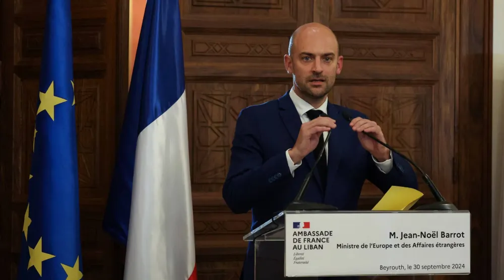 وزير الخارجية الفرنسي جان نويل بارو يتحدث خلال مؤتمر صحافي في بيروت 30 سبتمبر 2024 (رويترز)