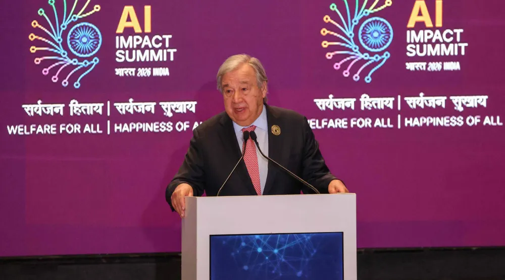 الأمين العام للأمم المتحدة أنطونيو غوتيريش يلقي خطاباً خلال قمة تأثير الذكاء الاصطناعي في نيودلهي بالهند يوم 19 فبراير 2026 (أ.ف.ب)