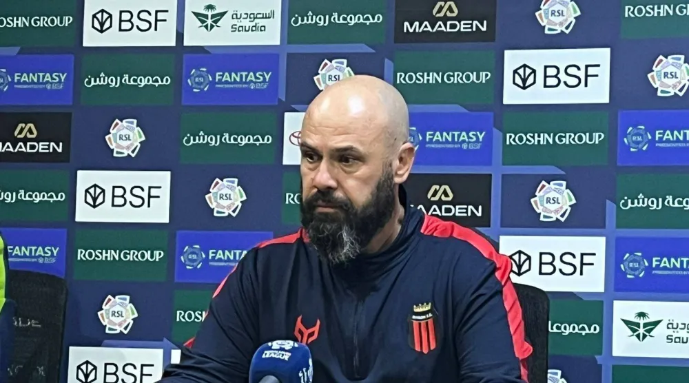 ماوريسيو دولاك مدرب فريق الرياض (الشرق الأوسط)