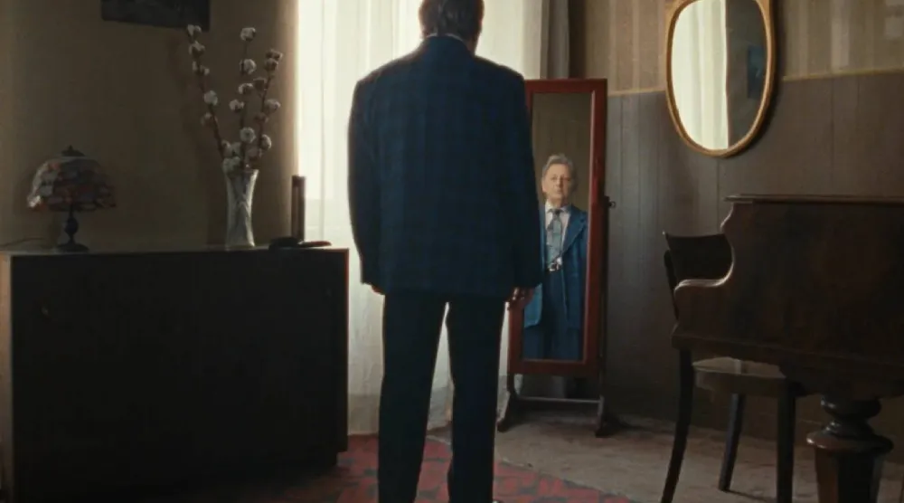 «الرجل الأكثر وحدة في المدينة»... الموسيقى آخر شكل من أشكال الرفقة (مهرجان برلين)