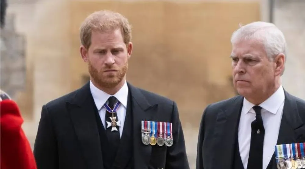 صورة أرشيفية تجمع هاري وأندرو (أ.ف.ب)