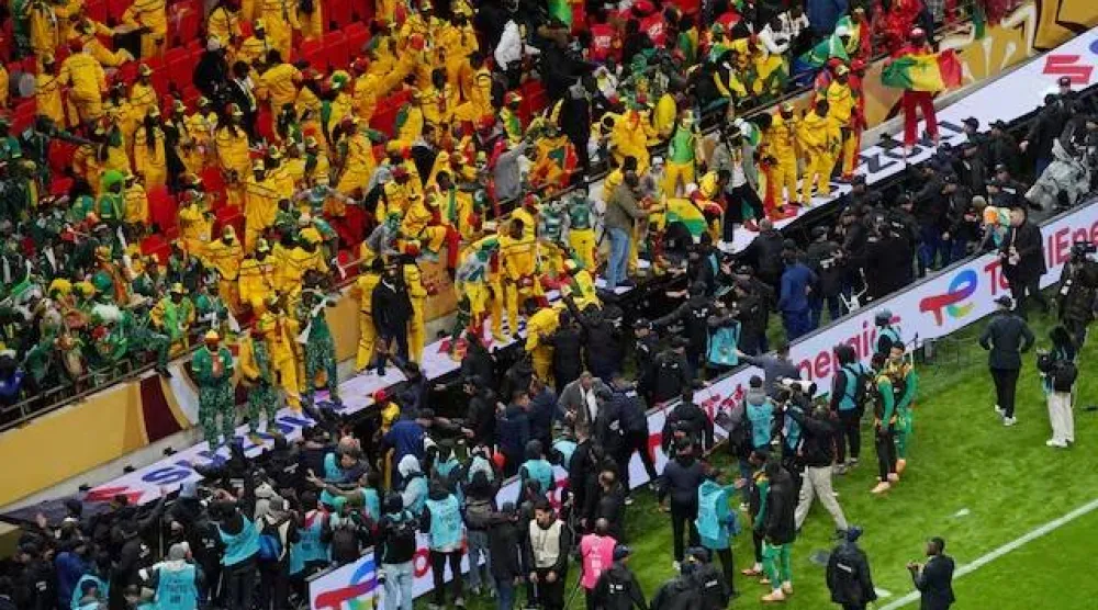 أحكام بالسجن على مشجعين سنغاليين عقب شغب نهائي أمم أفريقيا (رويترز)
