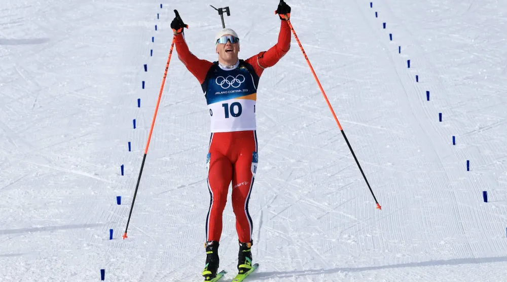 يوهانس ديل سكيفدال يحرز الذهبية الـ17 للنرويج في البياثلون (إ.ب.أ)