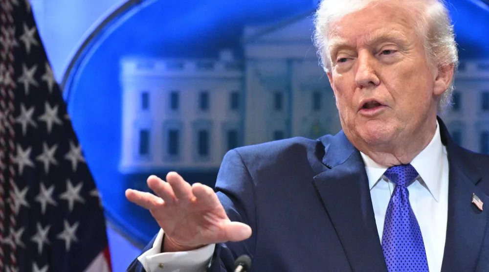 الرئيس الأميركي دونالد ترمب يتحدث للصحافيين في البيت الأبيض (أ.ف.ب)