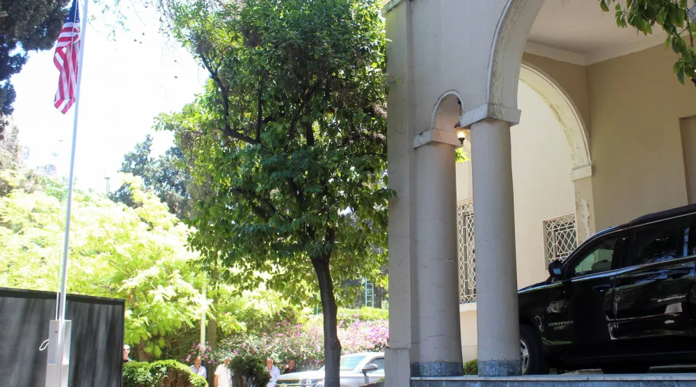 من مراسم رفع العلم الأميركي فوق مقر إقامة السفير في دمشق في 29 مايو 2025 (أرشيف)