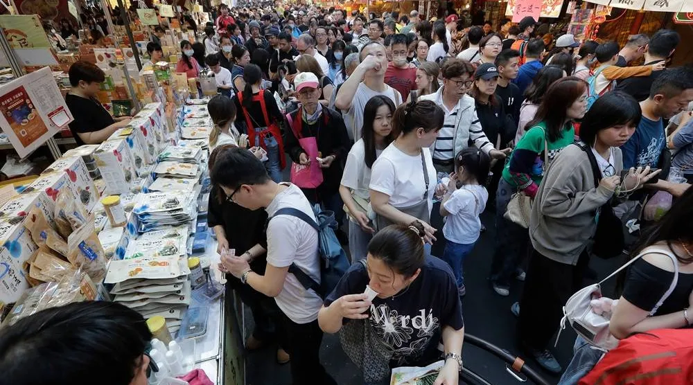  Shoppers crowd for the upcoming Chinese Lunar New Year celebrations at the Dihua Street market in Taipei, Taiwan, Sunday, Feb. 15, 202. (AP) 