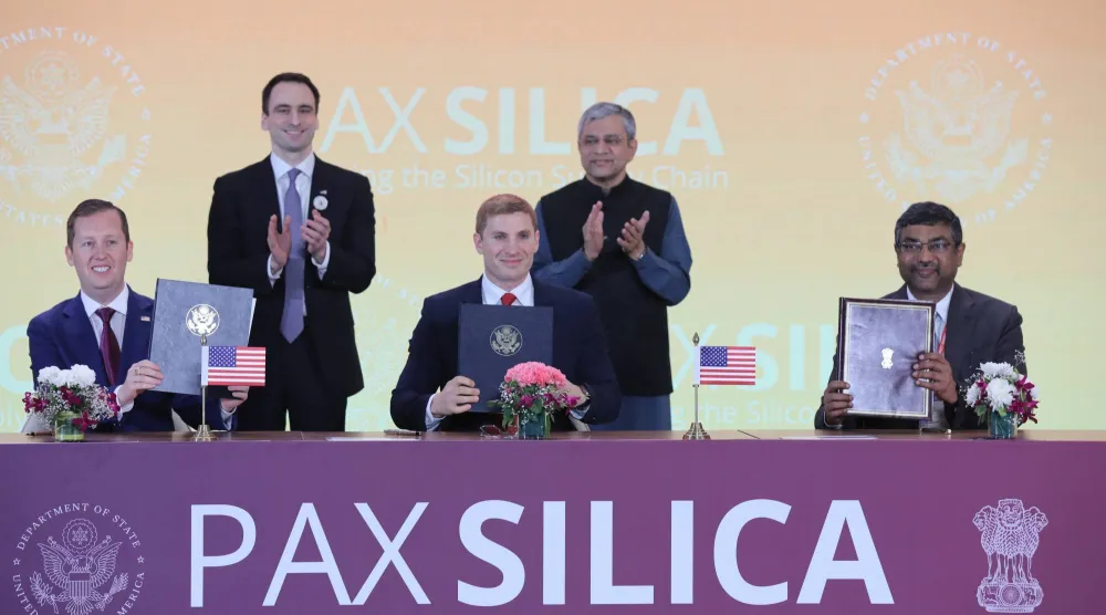 خلال توقيع إعلان باكس سيليكا بين الولايات المتحدة والهند (إ.ب.أ)