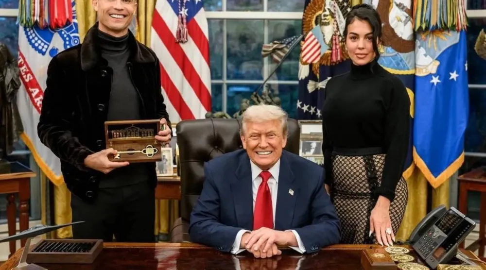 رونالدو وجورجينا خلال زيارتهما مكتب الرئيس الأميركي (الشرق الأوسط)