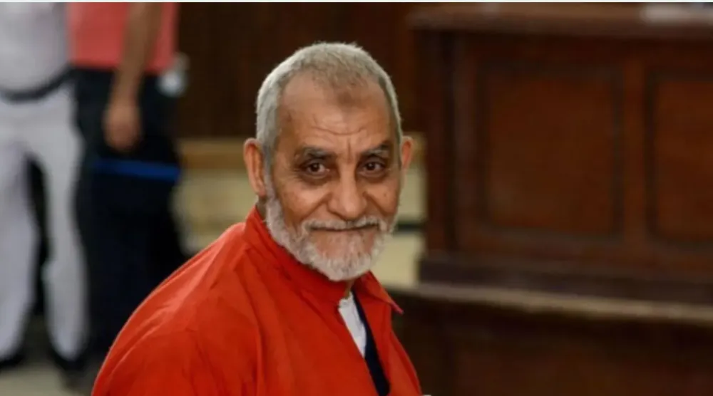 مرشد «الإخوان» محمد بديع خلال إحدى جلسات محاكمته في مصر (أرشيفية)