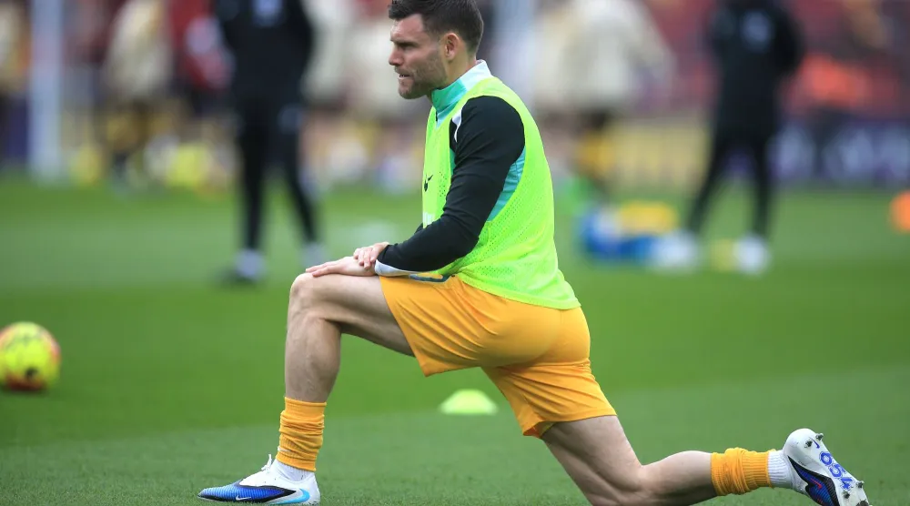 المخضرم جيمس ميلنر يدخل تاريخ «البريميرليغ» (د.ب.أ)