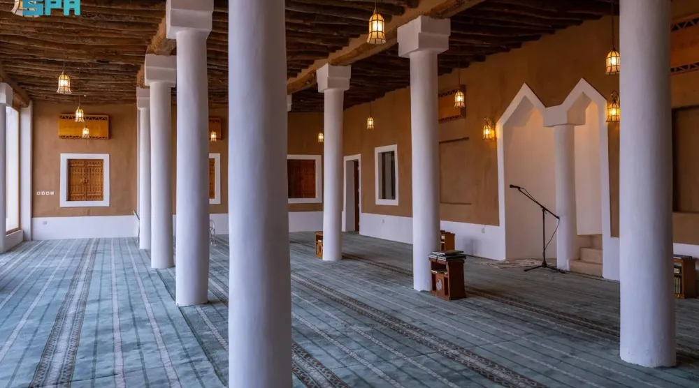 The renovation utilized traditional mud, stone, and wood to preserve the mosque's authentic Najdi architectural style. (SPA)