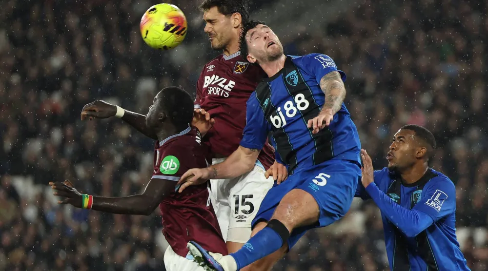 من مباراة وست هام يونايتد مع ضيفه بورنموث (أ.ف.ب)