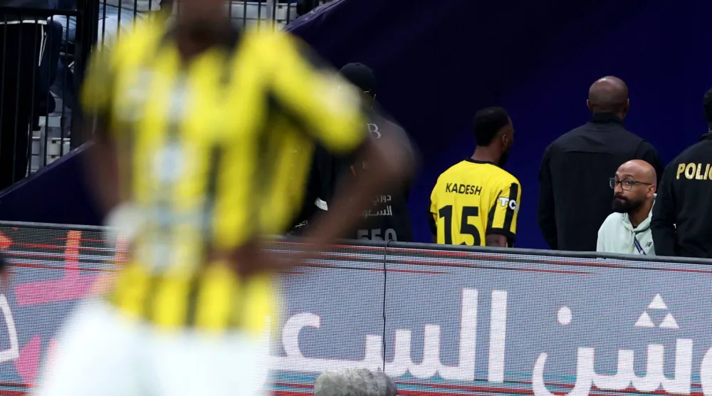 كادش غادر الملعب بالبطاقة الحمراء منذ الدقيقة التاسعة (تصوير: مشعل القدير) 