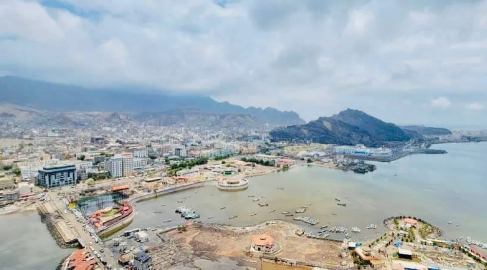 منظر عام لمدينة عدن التي تشهد حراكاً أمنياً وتنموياً بدعم سعودي (إعلام حكومي)