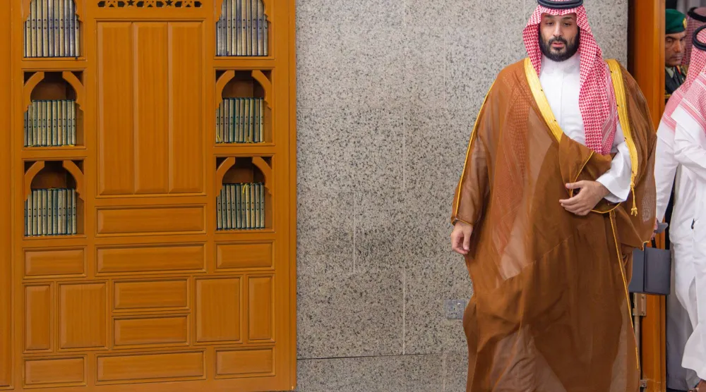 ولي العهد السعودي يزور مسجد قباء في المدينة المنورة