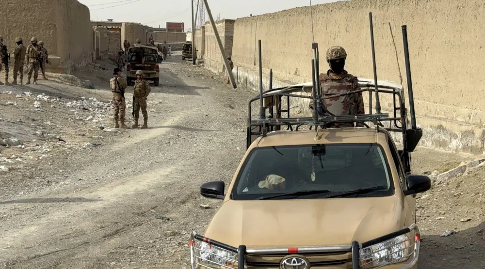 قوات الجيش الباكستاني تقوم بدوريات في شامان ببلوشستان (إ.ب.أ)