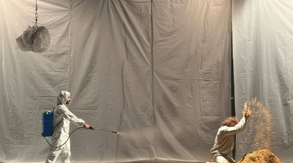 الجسد حاملاً ما لا يمكن تركه خلفه (الشرق الأوسط)