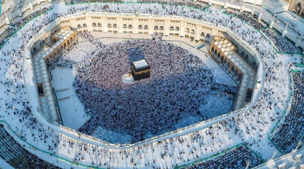 طوعت وزارة الحج في السعودية التقنية لراحة الزوار والمعتمرين (واس)