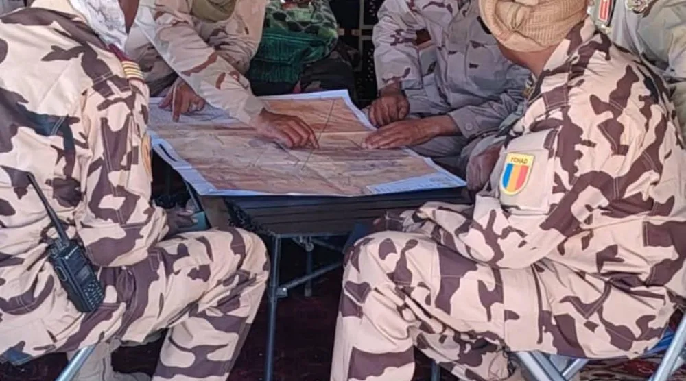 قيادات عسكرية من شرق ليبيا والجيش التشادي خلال عملية التنسيق (رئاسة أركان الجيش الوطني)