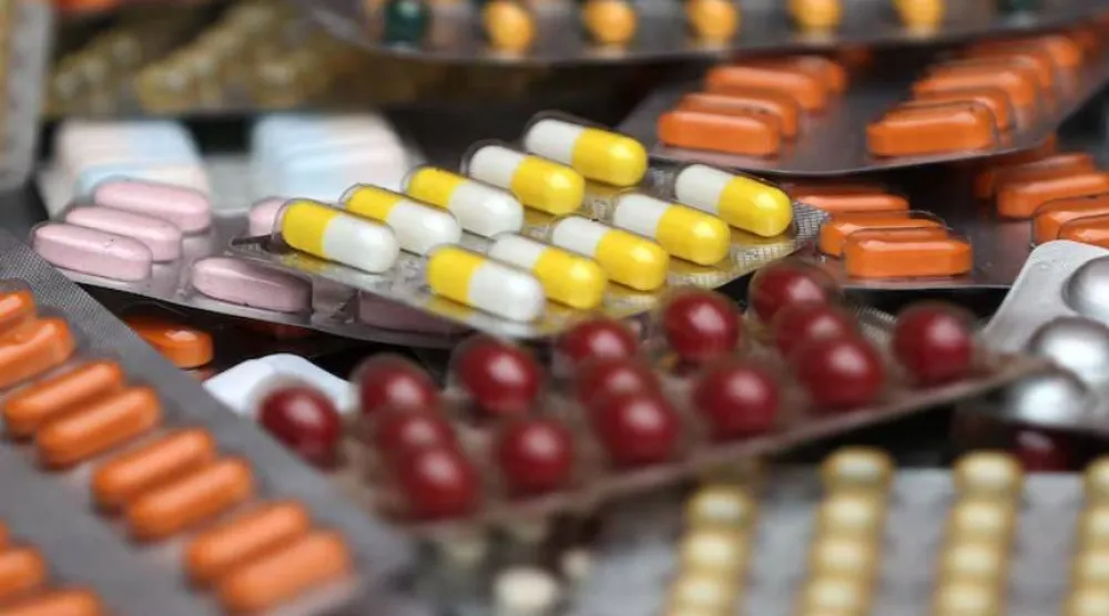 يمكن أن تؤثّر بعض المكملات في مستويات سكر الدم أو تتفاعل مع أدوية أخرى (أرشيفية - رويترز)