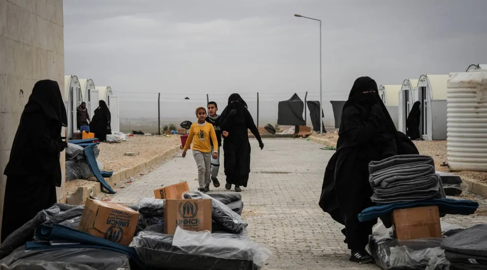 تسلّمت القوات الأمنية السورية مخيّم الهول بعد اتفاق مع «قوات سوريا الديمقراطية» (د.ب.أ) 