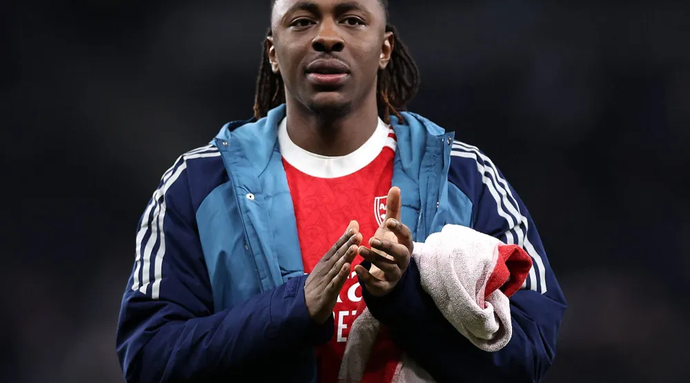 إيبيريتشي إيزي نجم آرسنال (رويترز)