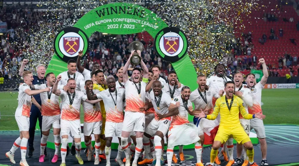 وست هام دفع ثمن الفوز ببطولة الكونفرنس القارية مفرطا في أبرز نجومه ومتخليا عن مدربه ديفيد مويز (غيتي)