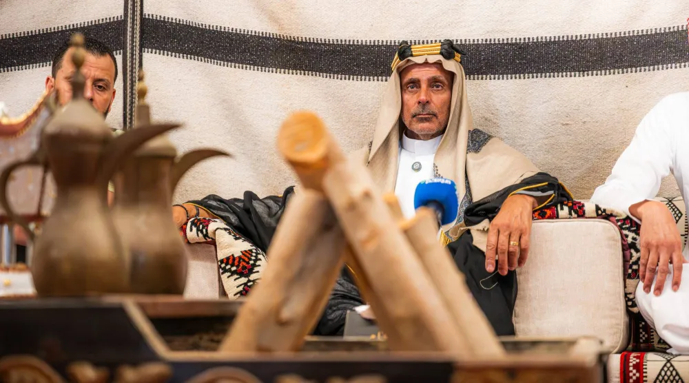 غوميز ظهر في بيت الشعر مرتدياً المقصب والزي السعودي الكامل (نادي الفتح) 