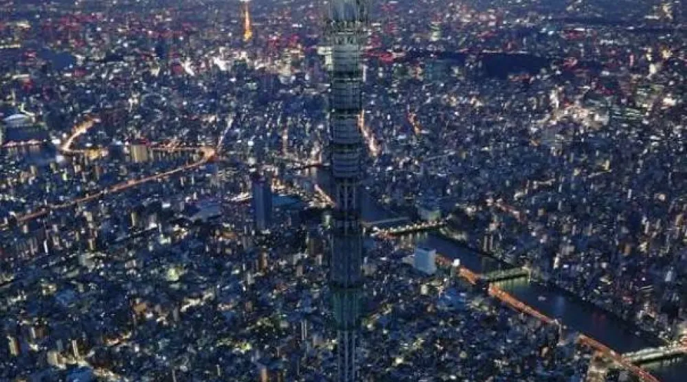 «طوكيو سكاي تري» يعد أطول برج إرسال في العالم (رويترز)
