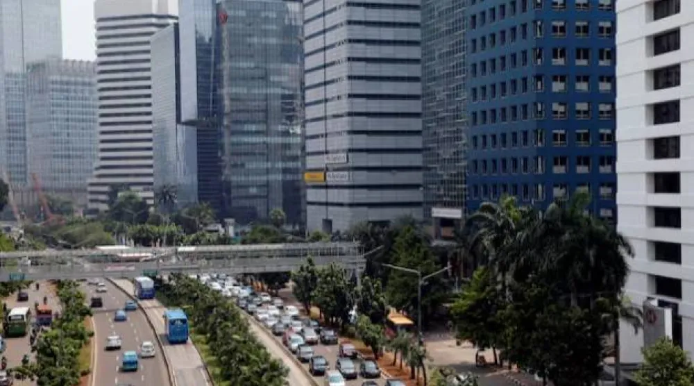 منظر جوي لجانب من منطقة الأعمال «سوديرمان» في جاكرتا (رويترز)