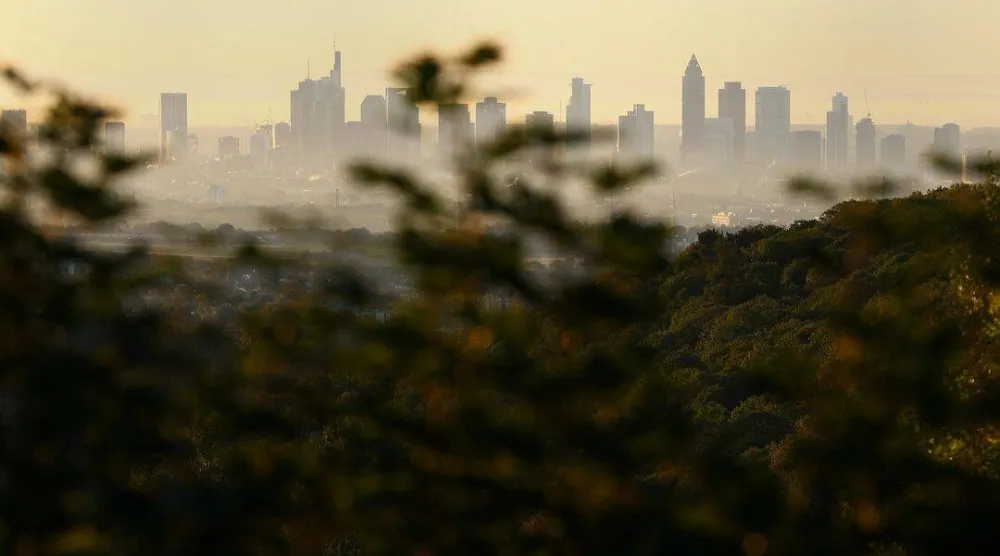 أفق مدينة فرنكفورت الألمانية (رويترز)