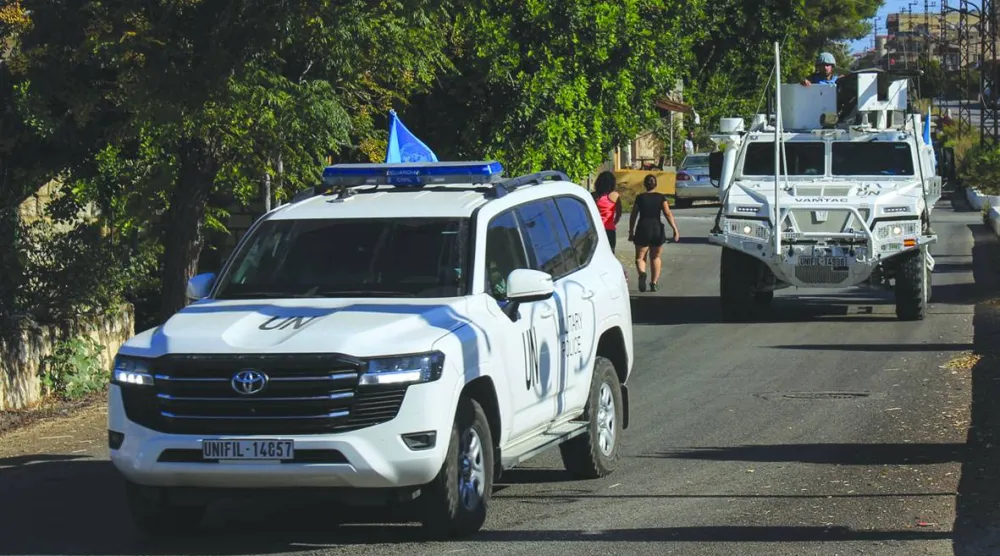 موكب تابع للكتيبة الإسبانية في قوة الـ«يونيفيل» يعبر بلدة القليعة جنوب لبنان يوم 12 أكتوبر 2024 (د.ب.أ)