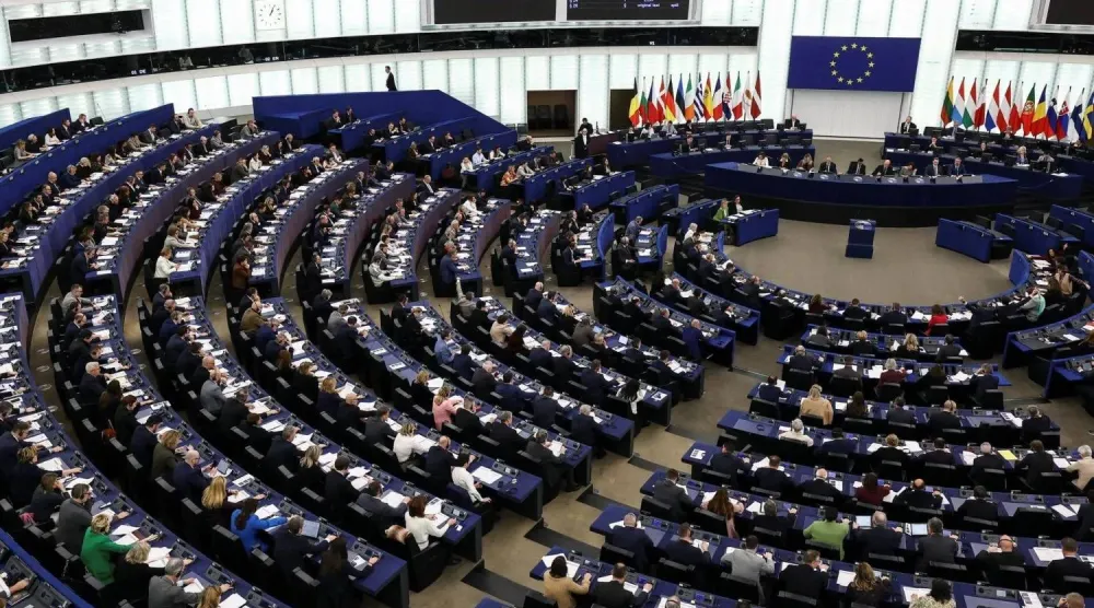 ناقش البرلمان الأوروبي مقترحات لإلغاء رسوم يفرضها الاتحاد على السلع الأميركية وهو بند أساسي في الاتفاقية التجارة مع واشنطن (رويترز)