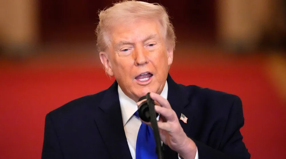 ترمب يلقي كلمة خلال فعالية لإعلان «يوم عائلة الملاك» في البيت الأبيض بواشنطن اليوم (أ.ب)