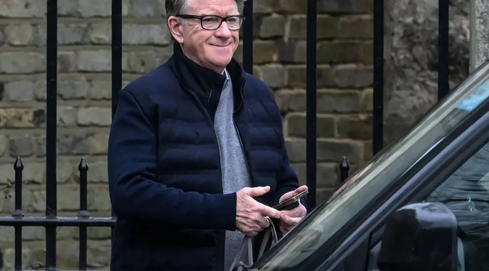 السفير البريطاني السابق بيتر ماندلسون (أ.ف.ب)