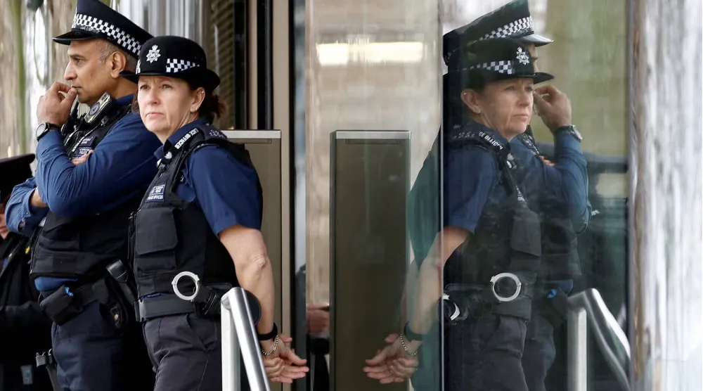 ضباط شرطة في بريطانيا (رويترز)