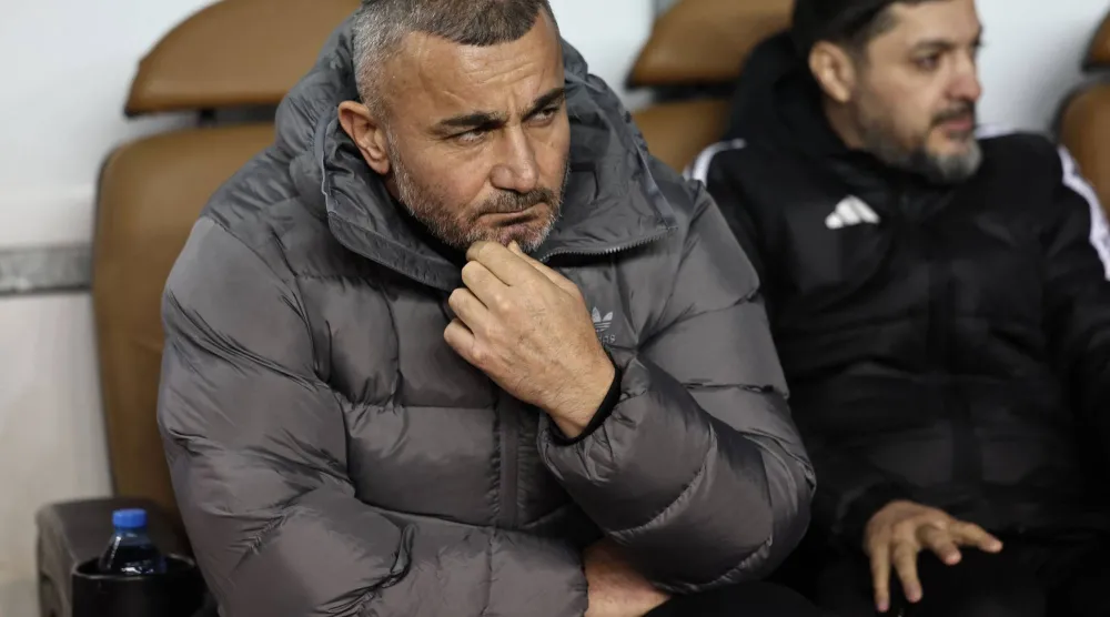 جوربان غوربانوف مدرب كاراباخ الأذري (أ.ف.ب)