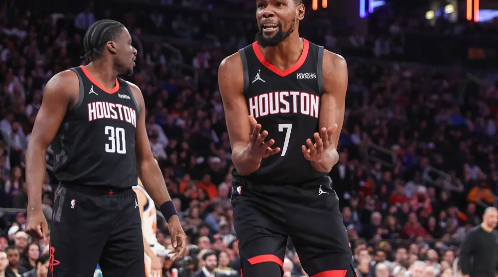 النجم المخضرم كيفن دورانت (رويترز)