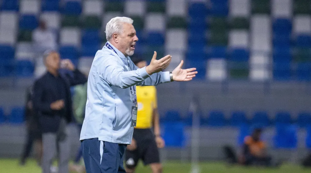 ماريوس سوموديكا مدرب فريق الأخدود (تصوير: سعد الدوسري) 