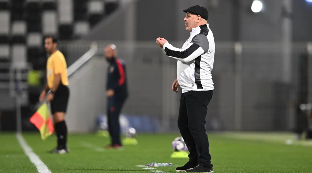 نور الدين بن زكري مدرب الشباب (تصوير: عبد الرحمن السالم) 