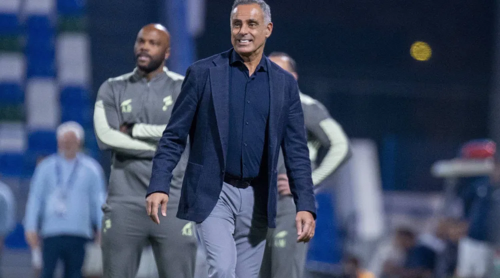 البرتغالي جوزيه غوميز مدرب الفتح (تصوير: سعد الدوسري)