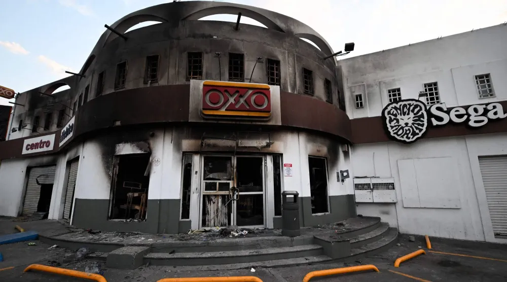 جانب من أعمال العنف بالقرب من وادي الحجارة عقب عملية عسكرية يوم الأحد أسفرت عن مقتل زعيم عصابة المخدرات نميسيو أوسجيرا (أ.ف.ب)