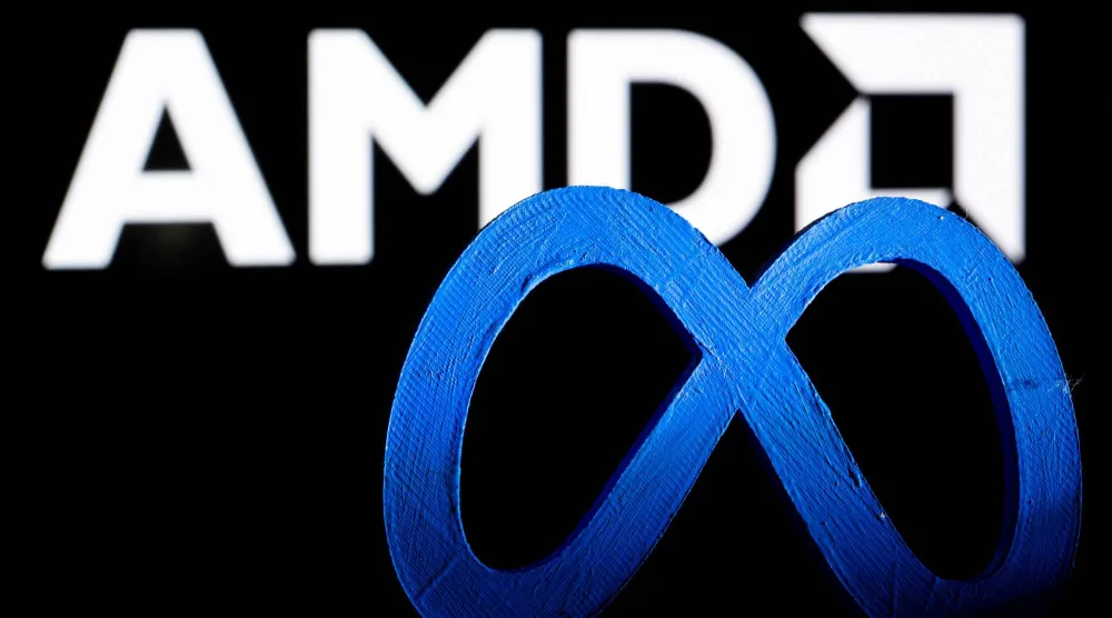 شعار «ميتا بلاتفورمز» أمام شعار «أدفانسد مايكرو ديفايسز» في صورة توضيحية (رويترز)