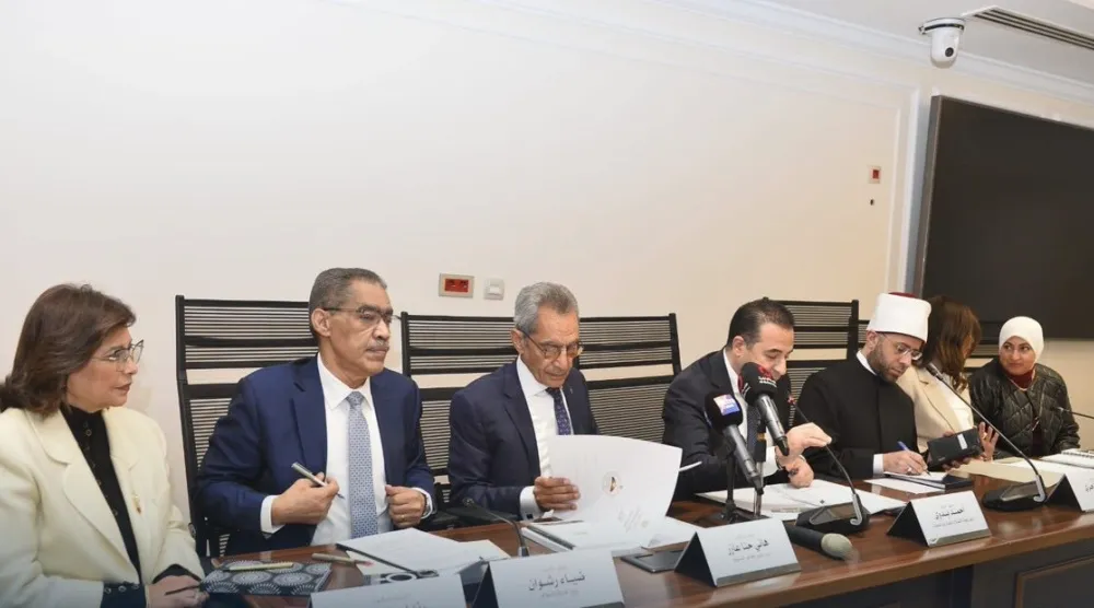 لجنة الاتصالات بمجلس النواب المصري تستمع إلى رؤى عدد من الوزراء قبل إصدار تشريع يحد من مخاطر الإنترنت على الأطفال (وزارة الشؤون النيابية)