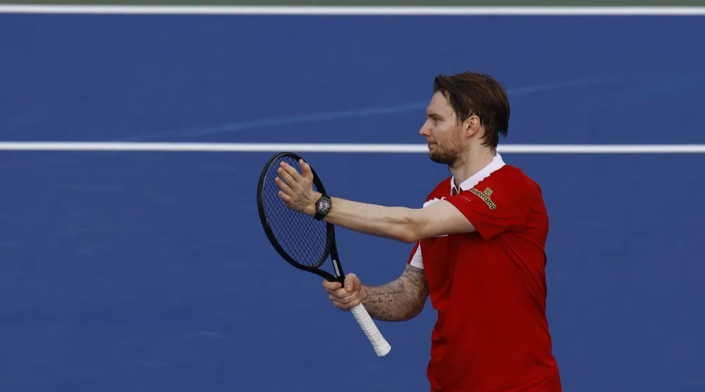 الكازاخي ألكسندر بوبليك يتألق في دبي (رويترز)