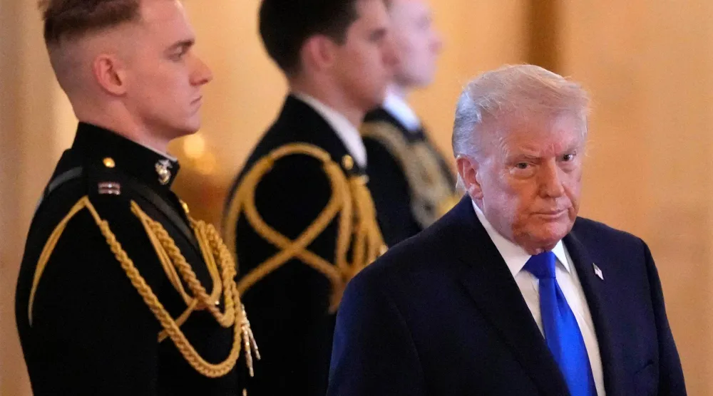 الرئيس ترمب خلال فاعلية في القاعة الشرقية بالبيت الأبيض الاثنين (أ.ب)