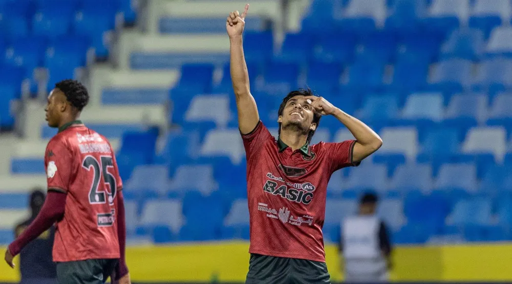 راميرو سجل هدفين للخلود في شباك الخليج (تصوير: عيسى الدبيسي)