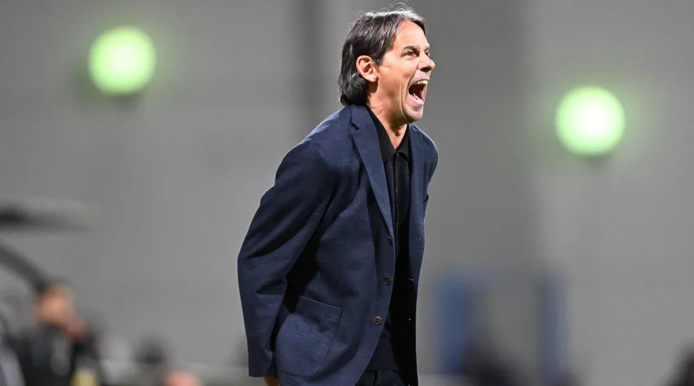 إنزاغي بوجه لاعبيه خلال المباراة (تصوير: بشير صالح)