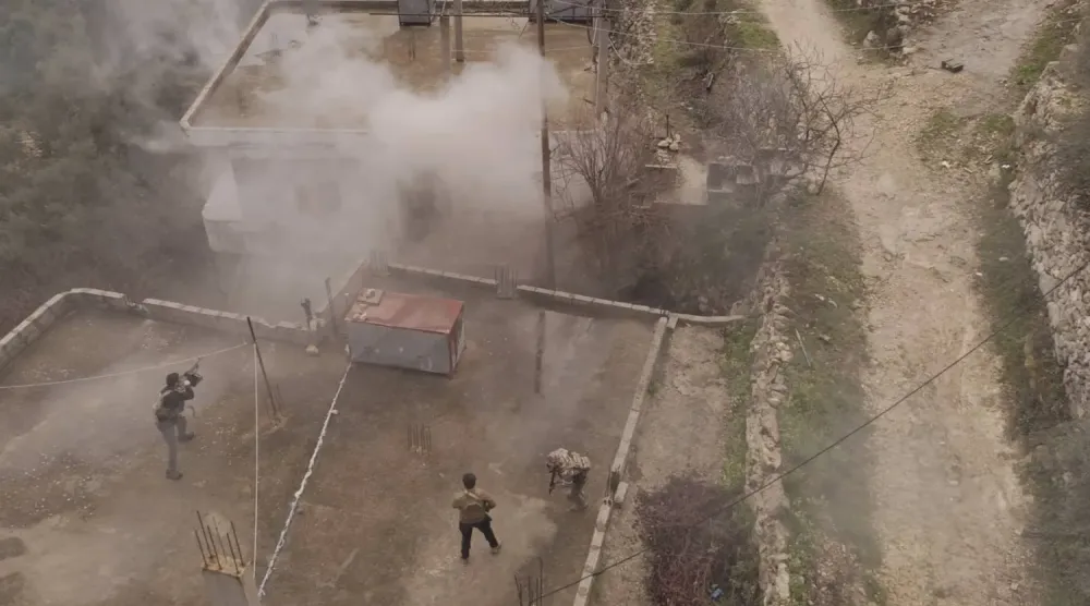 Suriye İçişleri Bakanlığı'nın Cebel kırsalındaki "Saraya el-Cevad"ı hedef alan çifte güvenlik operasyonunun havadan görüntüsü.